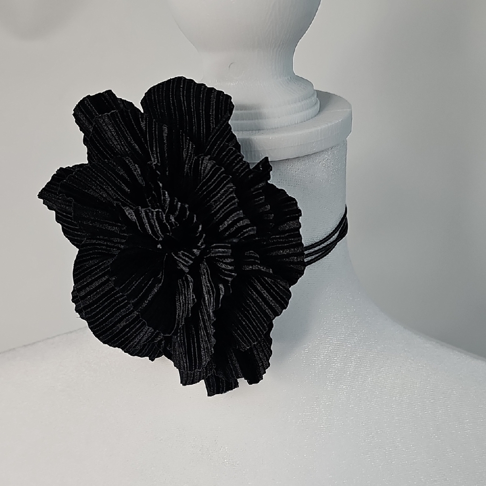 Flowerchild Boho Pleated Cloth Large Flower Choker Necklace w Faux Leather Tie